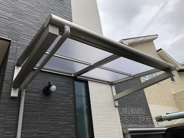 大阪府堺市のYKKAPのバルコニー・ベランダ屋根 ヴェクターテラス F型 ルーフタイプ 単体積雪～20cm対応 施工例