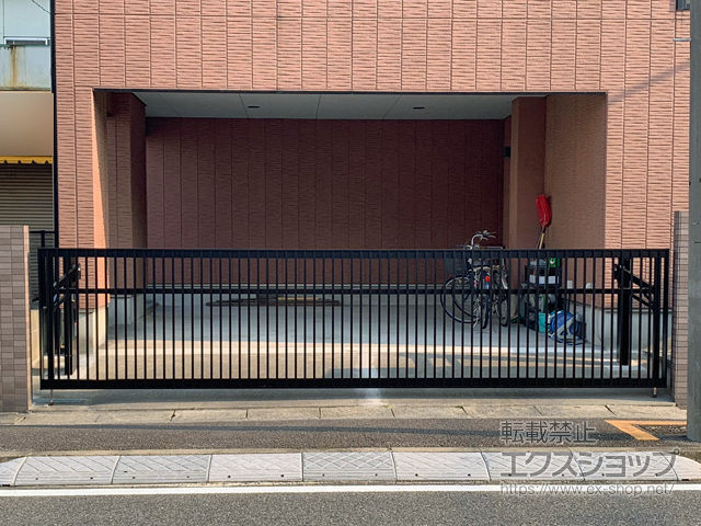 愛知県名古屋市ののカーゲート 【特注】ワイドオーバードアS2型 電動式 ＊片側ロング柱特注(+250mm)外観左 施工例