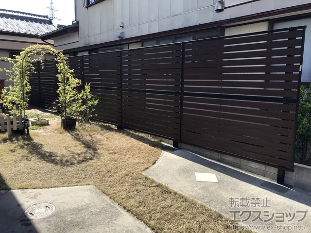 新潟県新潟市のValue Selectのフェンス・柵・塀 モクアルフェンス 横板タイプ 2段支柱 自立建て用（パネル2段） 施工例