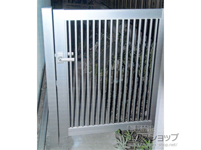 東京都杉並区のの門扉 シンプレオ門扉10型 たて粗格子 片開き 門柱使用 施工例