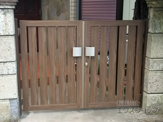 神奈川県横浜市のの門扉 エバーアートウッド門扉 こだわり板 縦型 両開き 施工例