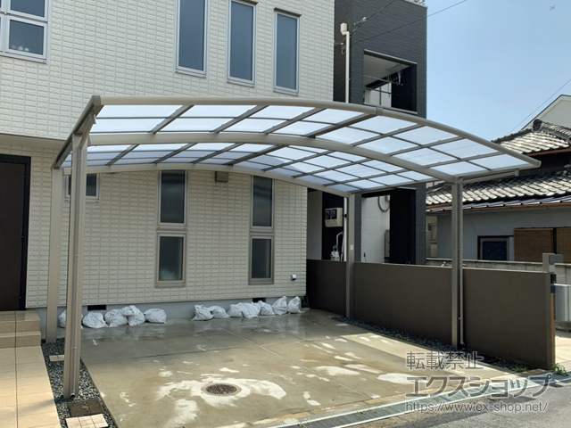 大阪府東大阪市ののカーポート ネスカR (ラウンドスタイル) ワイド 積雪〜20cm対応 施工例