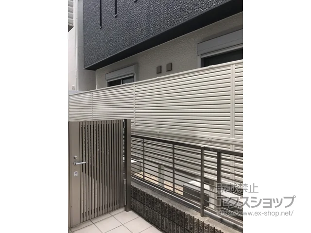 愛知県名古屋市のValue Selectのフェンス・柵・塀 ミエーネフェンス 目隠しルーバータイプ 2段支柱 自立建て用（パネル2段） 施工例