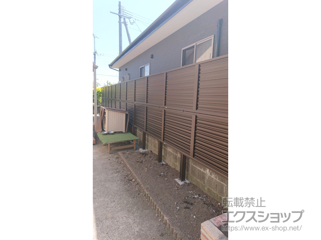 宮崎県小林市ののフェンス・柵 シンプレオフェンス13型 ルーバー 2段支柱 自立建て用 施工例