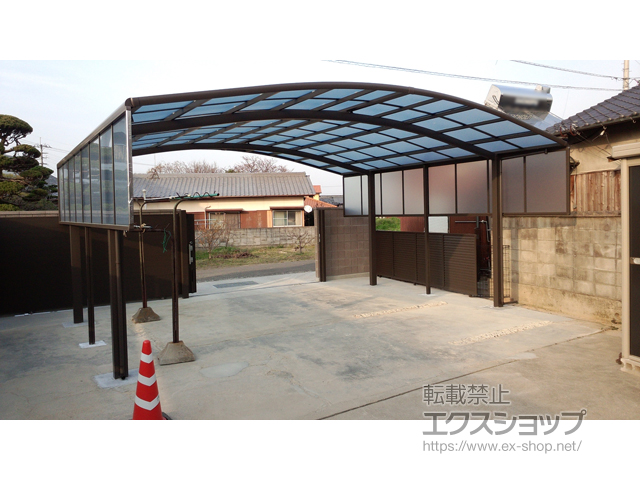 香川県観音寺市ののカーポート ネスカR ワイド 積雪〜20cm対応 台風補償付＋ネスカR ワイド サイドパネル 施工例