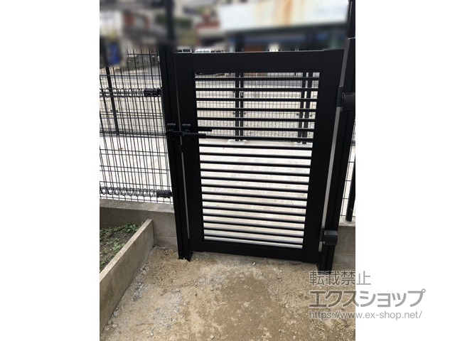 福岡県福岡市ののフェンス・柵、門扉 シンプレオ門扉9型 横粗格子 片開き 門柱使用 施工例