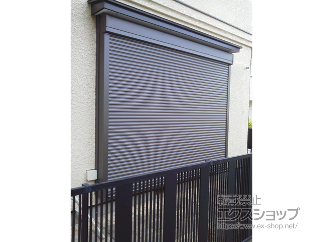 千葉県香取市のLIXIL リクシル（トステム）の窓シャッター リフォームシャッター イタリヤ リモコン電動式 *ボックス下げ納まり 施工例