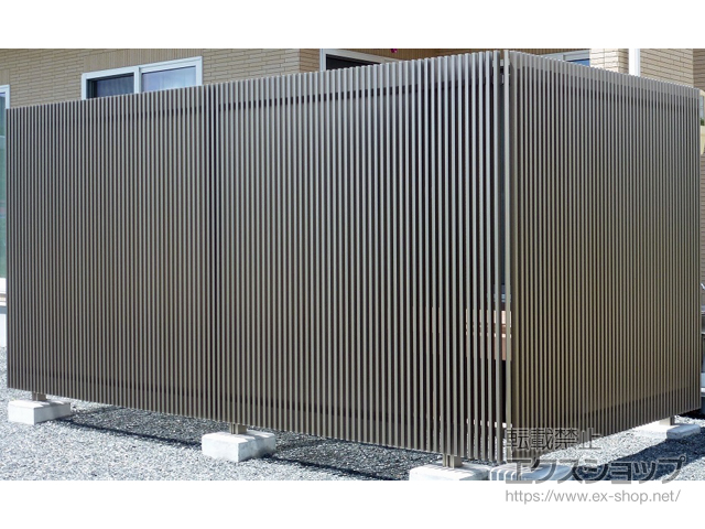 長野県下伊那郡高森町ののフェンス・柵 エルファード片面 2型 たて細格子 高尺タイプ フリー支柱タイプ 施工例