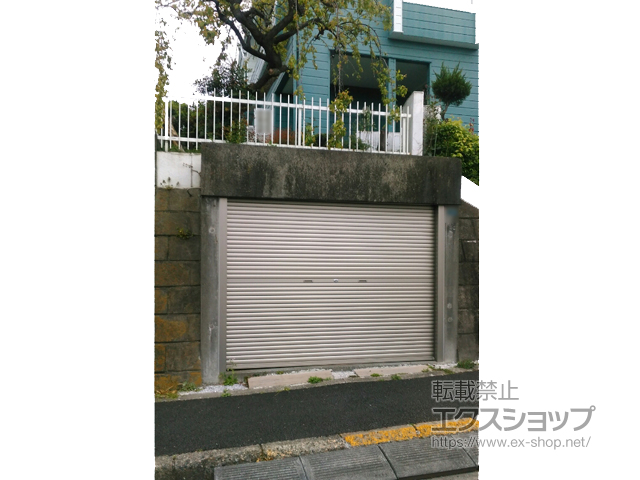 東京都町田市のLIXIL リクシル（トステム）のガレージシャッター ガレージシャッタークワトロ 手動式 内部付タイプ 施工例