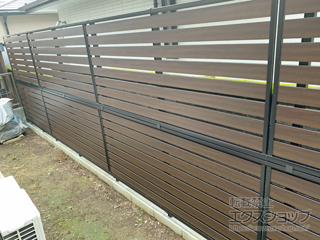埼玉県さいたま市ののフェンス・柵 モクアルフェンス 横板タイプ 2段支柱 自立建て用 施工例