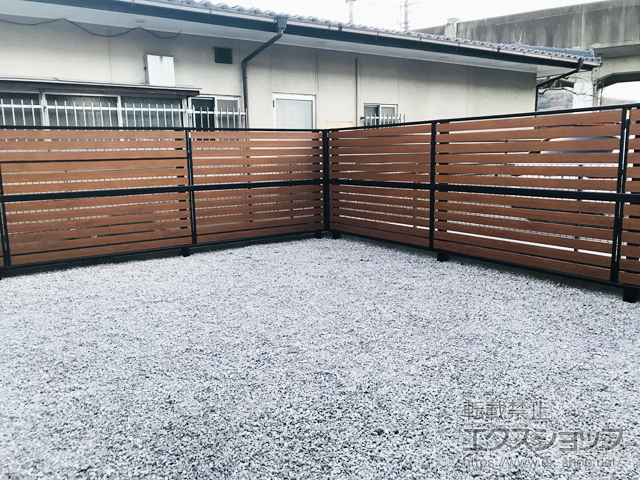 群馬県高崎市ののフェンス・柵 モクアルフェンス 横板タイプ 2段支柱 自立建て用（パネル2段） 施工例