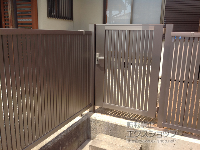 奈良県生駒市のの門扉 ライシス門扉 4型 太たて桟 片開き 柱使用 施工例