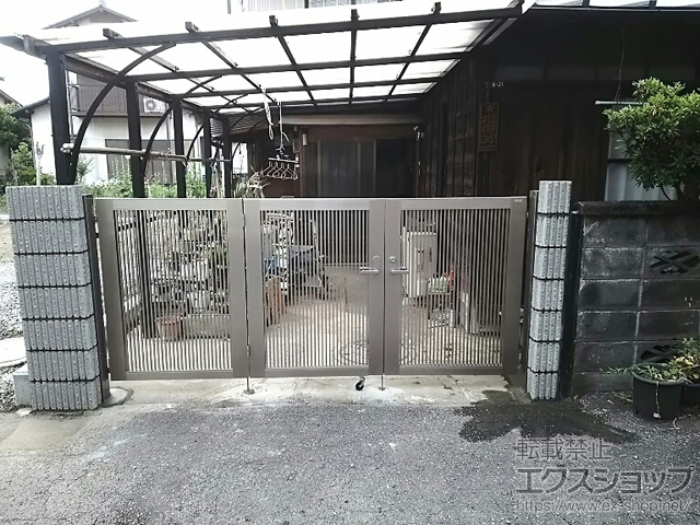 静岡県三島市のの門扉 クレディ門扉 2型 たて細格子 3枚折戸 柱使用 施工例