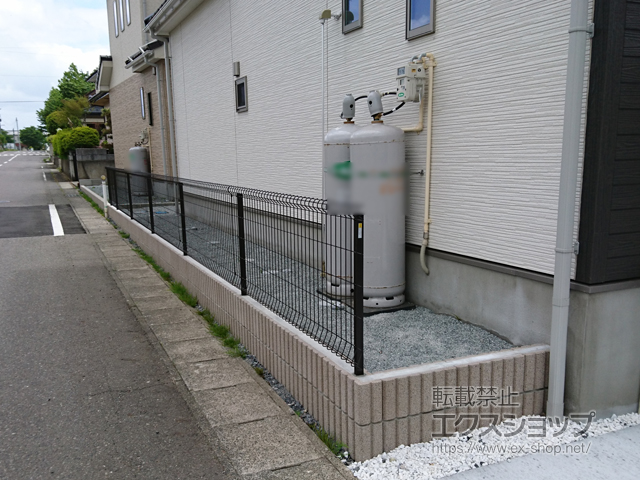 福島県白河市ののフェンス・柵 イーネットフェンス 2F型　自由柱タイプ 施工例