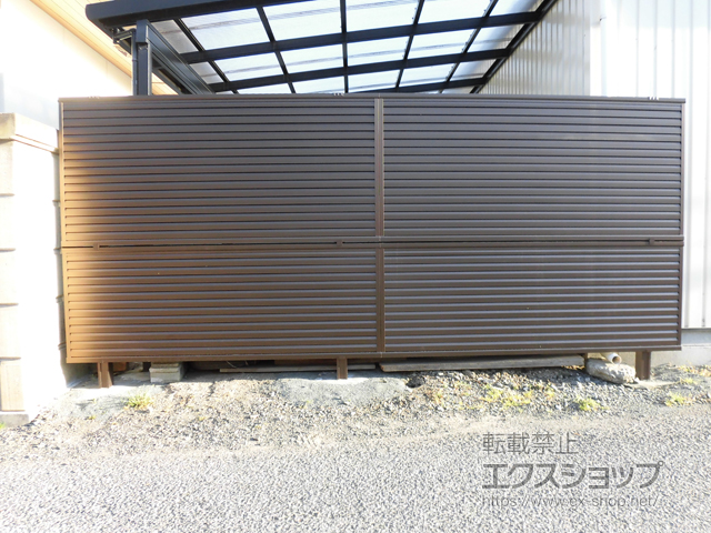 山梨県南アルプス市ののフェンス・柵 ミエーネフェンス 目隠しルーバータイプ 2段支柱 自立建て用 (パネル2段) 施工例