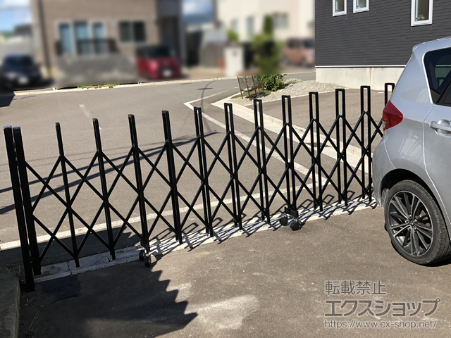 北海道函館市ののカーゲート トリップゲート RB型 ノンレール 両開き親子 51WO(13S+38M) 施工例