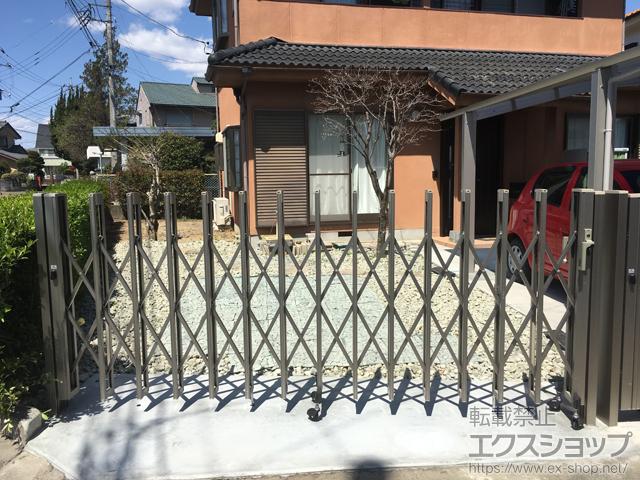 山梨県甲府市ののカーゲート アルシャインII M型 Aタイプ ノンレール 片開き 310S 施工例