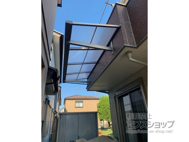 埼玉県八潮市のLIXIL(リクシル)のバルコニー・ベランダ屋根 スピーネ F型 ルーフタイプ 単体 積雪～20cm対応 施工例