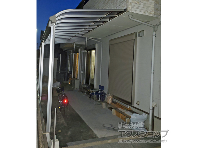 岐阜県岐阜市ののテラス屋根 ヴェクターテラス R型 テラスタイプ 連棟 積雪〜20cm対応※壁面奥行違い納まり 施工例