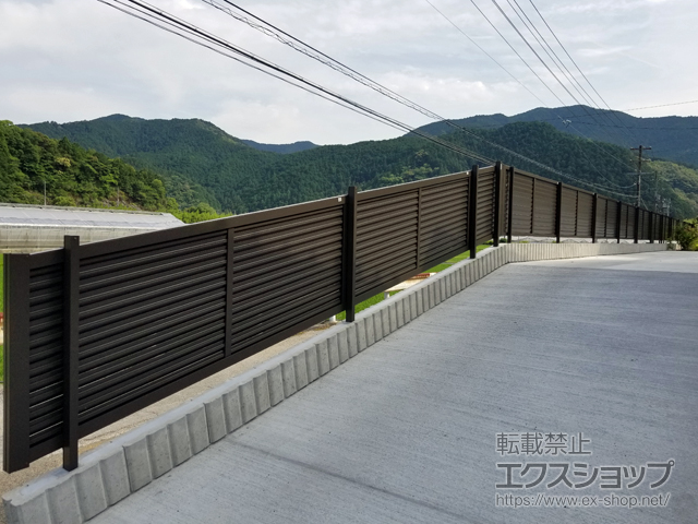 高知県須崎市ののフェンス・柵 プレスタフェンス 8K型 傾斜ルーバー・8型 横ルーバー フリーポールタイプ 施工例