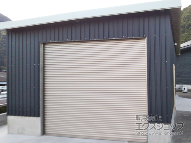 鹿児島県姶良市のLIXIL リクシル（トステム）のガレージシャッター ガレージシャッタークワトロ 電動式 内部付タイプ 施工例