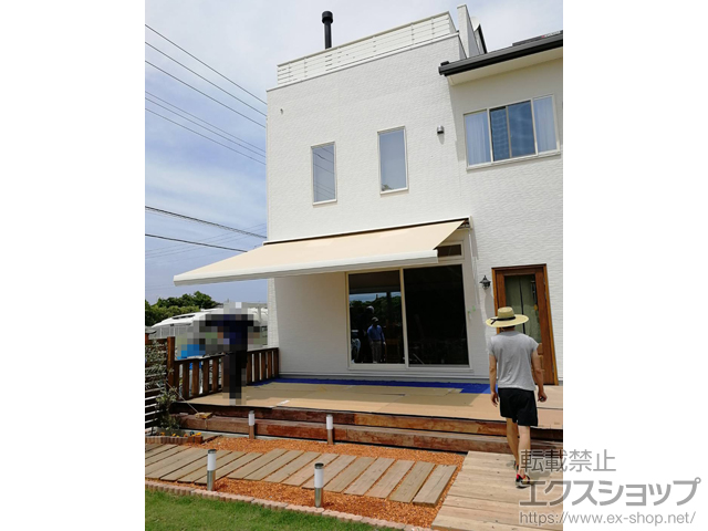 千葉県山武市のLIXIL リクシル（トステム）のオーニング・日よけ 彩風 あやかぜ L型　手動式 施工例