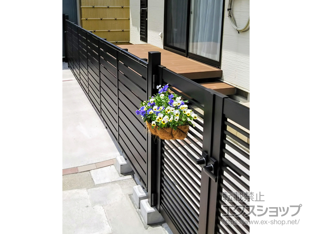 福島県白河市ののフェンス・柵 ルシアスフェンスF04型 横板 木目カラー 自由柱施工 施工例