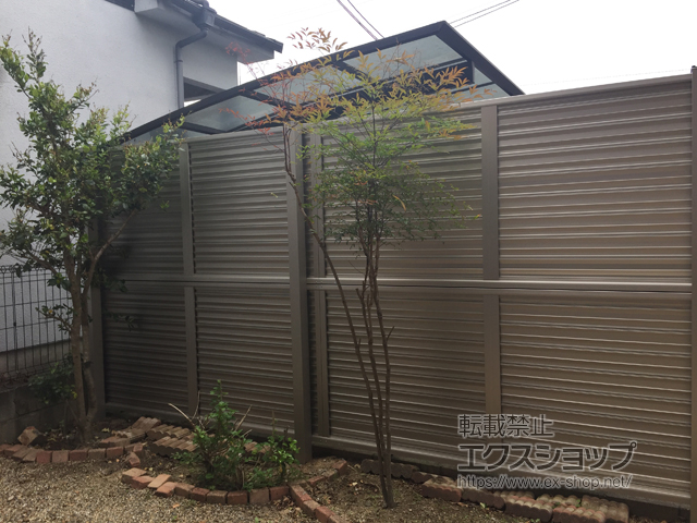 奈良県磯城郡三宅町ののフェンス・柵 ミエーネフェンス 目隠しルーバータイプ 2段支柱 自立建て用 施工例