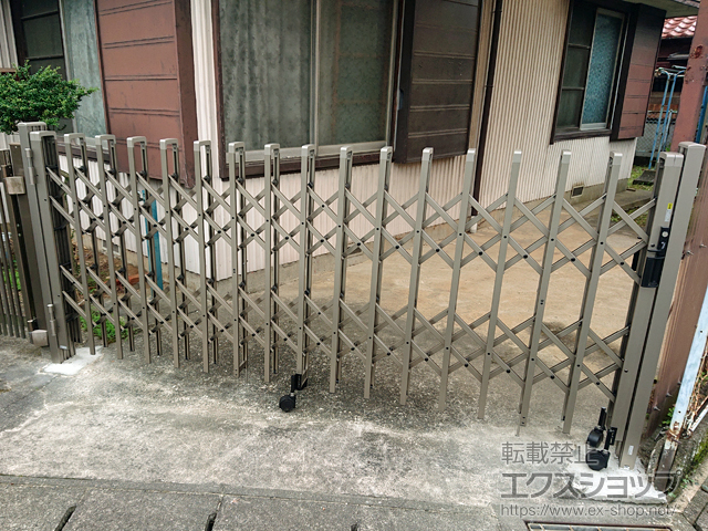 愛知県豊川市ののカーゲート トリップゲート 傾斜地専用型 ノンレール 片開き 30S 施工例