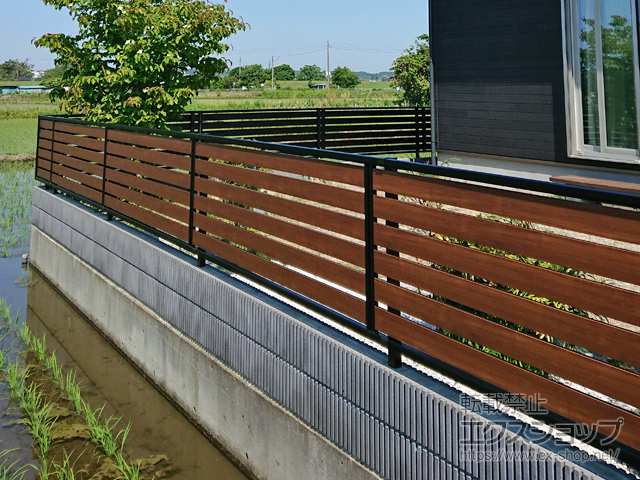 茨城県常陸太田市ののフェンス・柵 モクアルフェンス 横板タイプ 自由柱施工 施工例