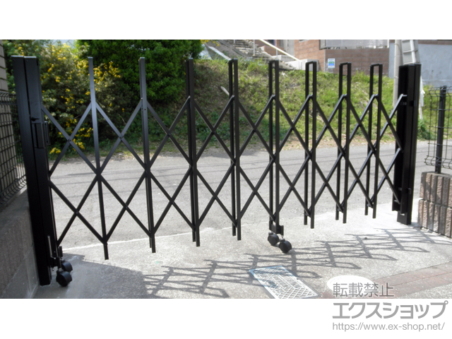 東京都町田市ののカーゲート トリップゲート RA型 ノンレール 片開き*施錠機能無し 27S　 施工例