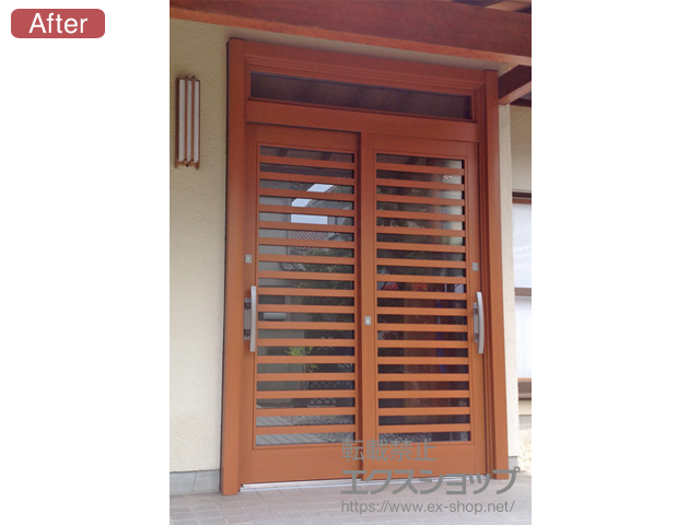 奈良県生駒市のLIXIL リクシル（トステム）の玄関ドア リシェント玄関引戸 PG仕様 2枚建戸 ランマ付 13型(横太格子) 施工例