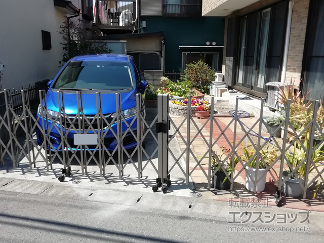 神奈川県大和市ののカーゲート トリップゲート RA型 ノンレール 両開き 60W（30S+30M）※施錠機能なし 施工例