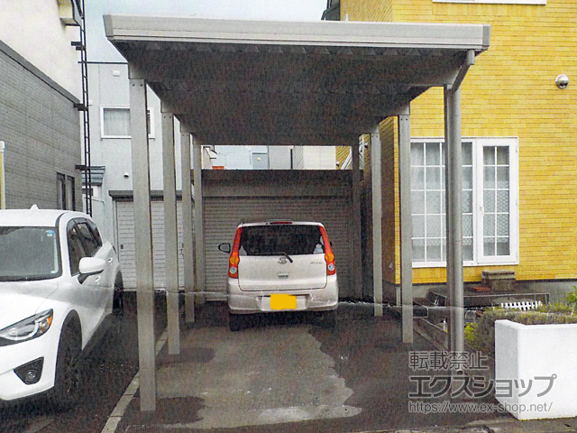 北海道小樽市のLIXIL リクシル（トステム）のカーポート テリオスポートIII 4500 奥行延長 角柱8本仕様 積雪〜150cm対応 施工例