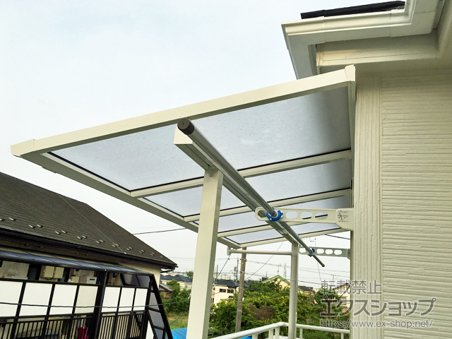 東京都葛飾区ののバルコニー・ベランダ屋根 ソラリア F型 屋根タイプ 単体 積雪〜20cm対応 施工例