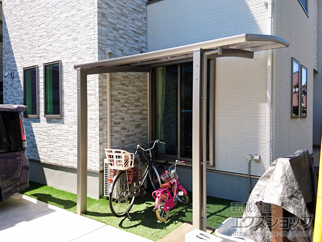 埼玉県入間郡三芳町ののサイクルポート・駐輪場 フーゴRミニ (ラウンドスタイル) 積雪〜20cm対応 施工例