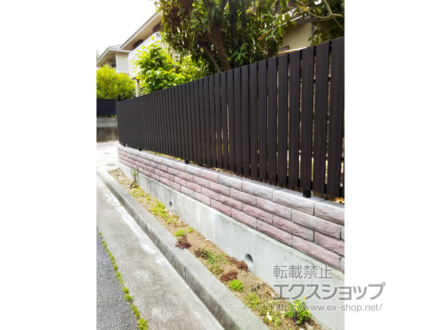 兵庫県西宮市ののフェンス・柵、テラス屋根、ウッドデッキ ルシアスフェンスH01型 たて板格子 木調カラー 自由柱施工 施工例