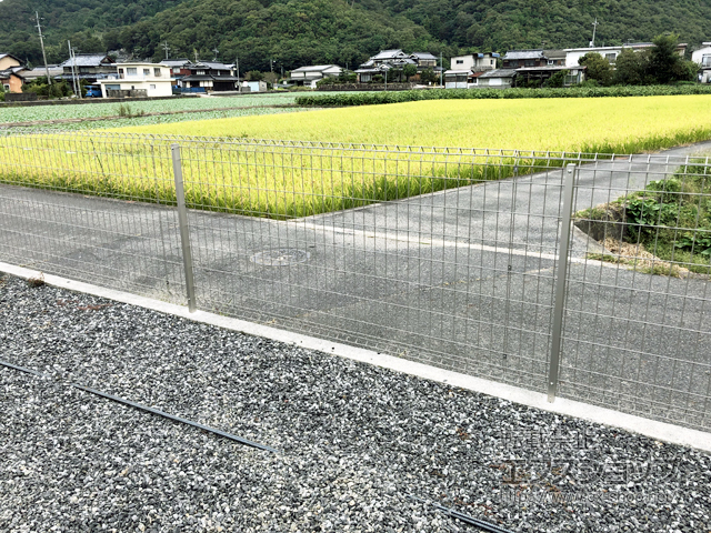 岡山県赤磐市ののフェンス・柵 イーネットフェンス 1F型 自由柱タイプ 施工例