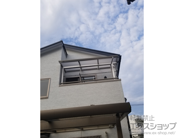 福岡県福岡市ののバルコニー・ベランダ屋根 ソラリア F型 屋根タイプ 単体 積雪〜20cm対応＋ソラリア  吊り下げ式 固定物干し 標準 2本入り×1セット 施工例