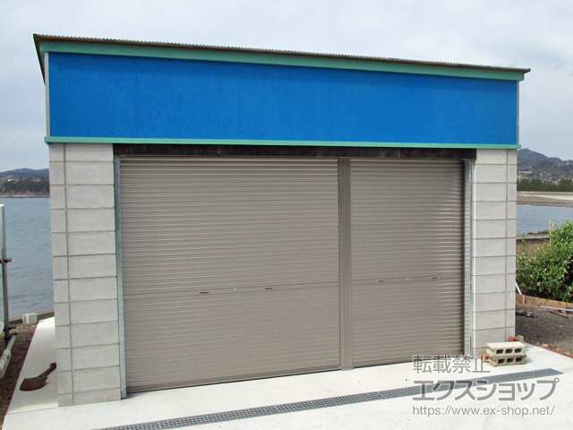 和歌山県日高郡印南町のLIXIL リクシル（トステム）のガレージシャッター ガレージシャッタークワトロ 手動式 内部付タイプ *連窓仕様 施工例