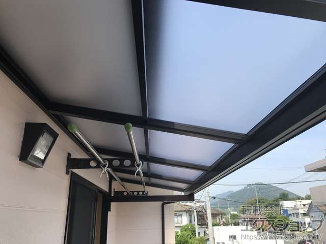 愛媛県大洲市ののバルコニー・ベランダ屋根 ソラリア F型 ルーフタイプ 連棟 積雪〜20cm対応 施工例