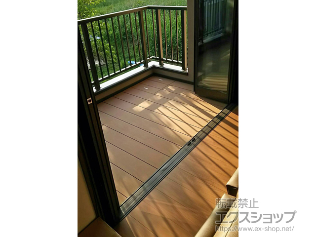 神奈川県横浜市ののウッドデッキ バルコニー用リウッドデッキ200 施工例