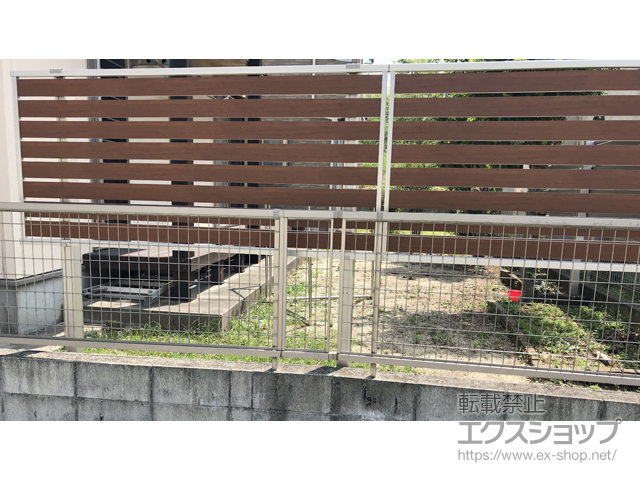 熊本県上益城郡益城町ののフェンス・柵 ルシアスフェンスF04型 横板 木目カラー 2段支柱 自立建て用(パネル1段) 施工例