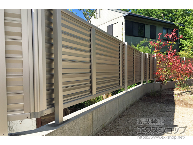 広島県東広島市ののフェンス・柵 ミエーネフェンス 目隠しルーバータイプ　自由柱施工 施工例