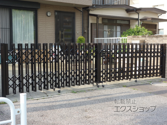 埼玉県戸田市ののカーゲート アルシャインII HW型Aタイプ ノンレール 両開き 630Ｗ 施工例