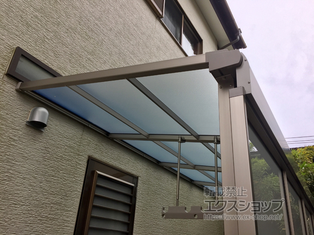 神奈川県藤沢市ののテラス屋根 スピーネ F型 テラスタイプ 単体 積雪〜20cm対応＋スピーネ F型 吊り下げ物干し　Aセット 施工例