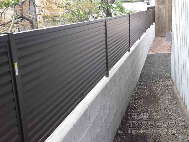 東京都府中市ののフェンス・柵 シンプレオフェンス13型 ルーバー 間仕切柱施工 施工例