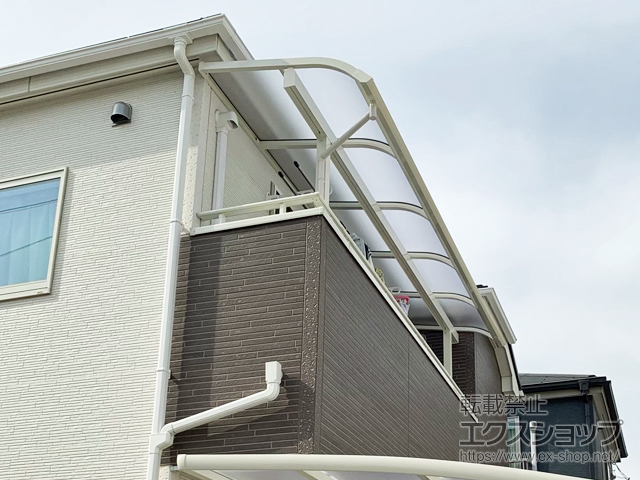 東京都足立区ののバルコニー・ベランダ屋根 ソラリア R型 屋根タイプ 単体 積雪〜20cm対応 施工例