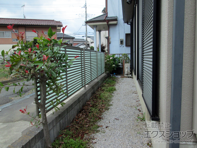 埼玉県東松山市ののフェンス・柵 プレスタフェンス 8S型 採光ルーバー フリーポールタイプ 施工例