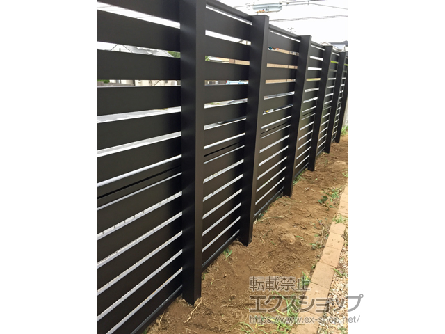 千葉県君津市ののフェンス・柵 モクアルフェンス 横板タイプ 2段支柱 自立建て用 施工例